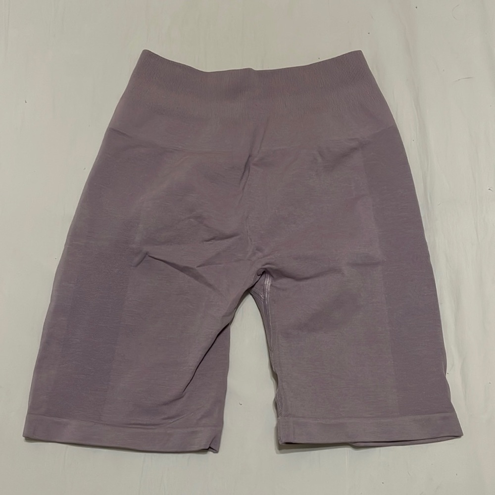 ALPHALETE AMPLIFY BIKER SHORTS